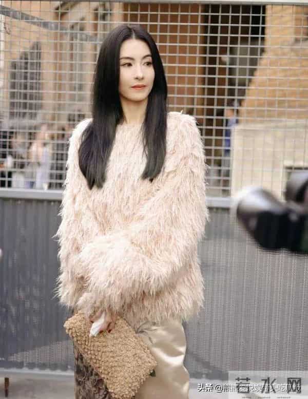 张柏芝这回风格大变!穿毛绒上衣+国风半身裙,贵气又高级!