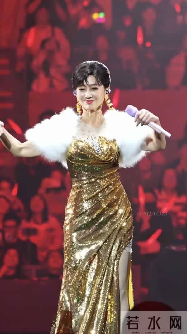 72岁赵雅芝又是架子鼓又是扫腿舞,这状态活力也太好了吧!