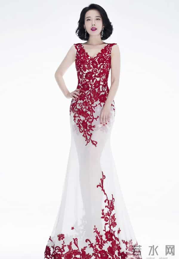颜丹晨成电影红毯女王,红色泡泡裙惊艳全场,宋佳封后印小天蹭流