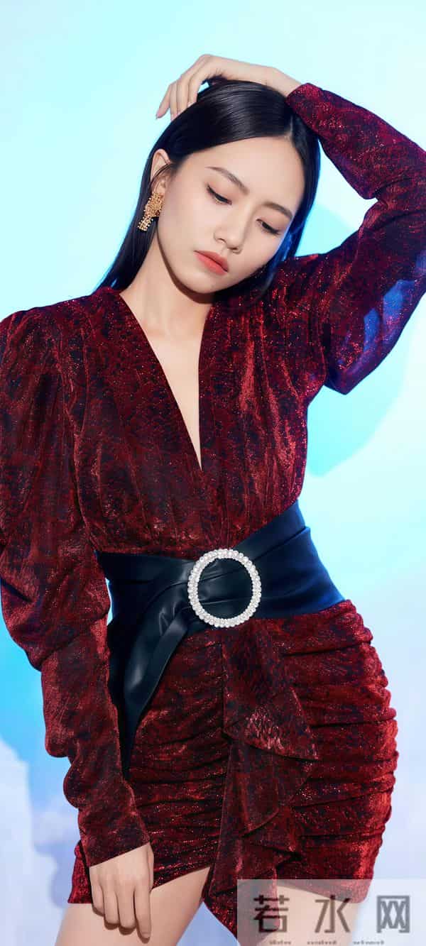 绝了！刘惜君写真杀疯了，御姐范碾压全场，网友：这姐藏得太深