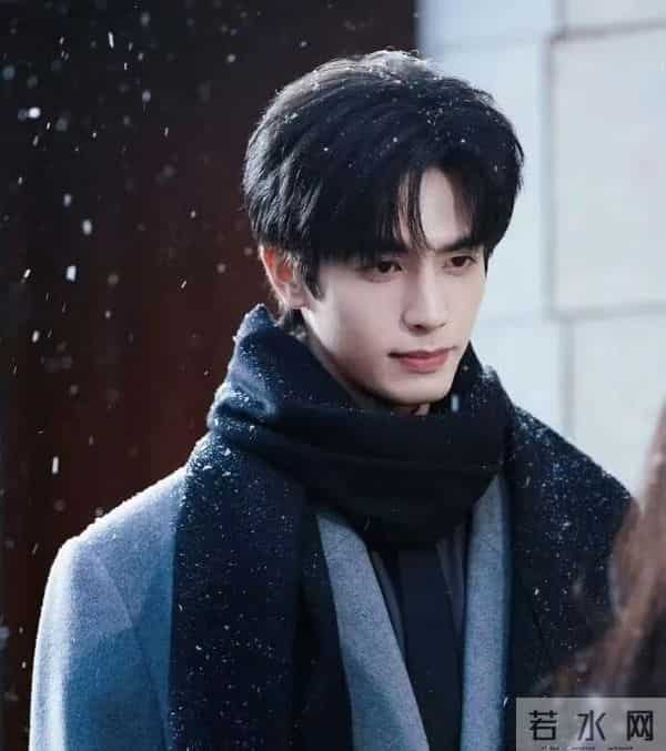 杭州深夜街头,女生大胆搭讪背影帅哥,隔天发现竟是宋威龙!