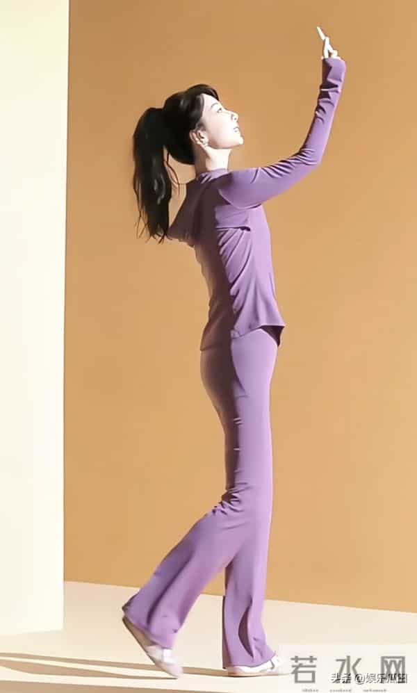 这居然是杨紫 好瘦好薄一片 感觉真的已经瘦到天赋上限了 这也太牛了