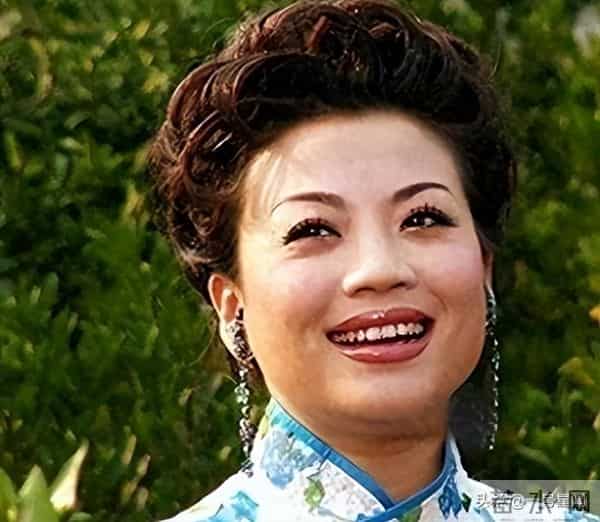 没有对比就没有伤害，至今"无人敢娶"的张也，让刘嘉玲沉默了