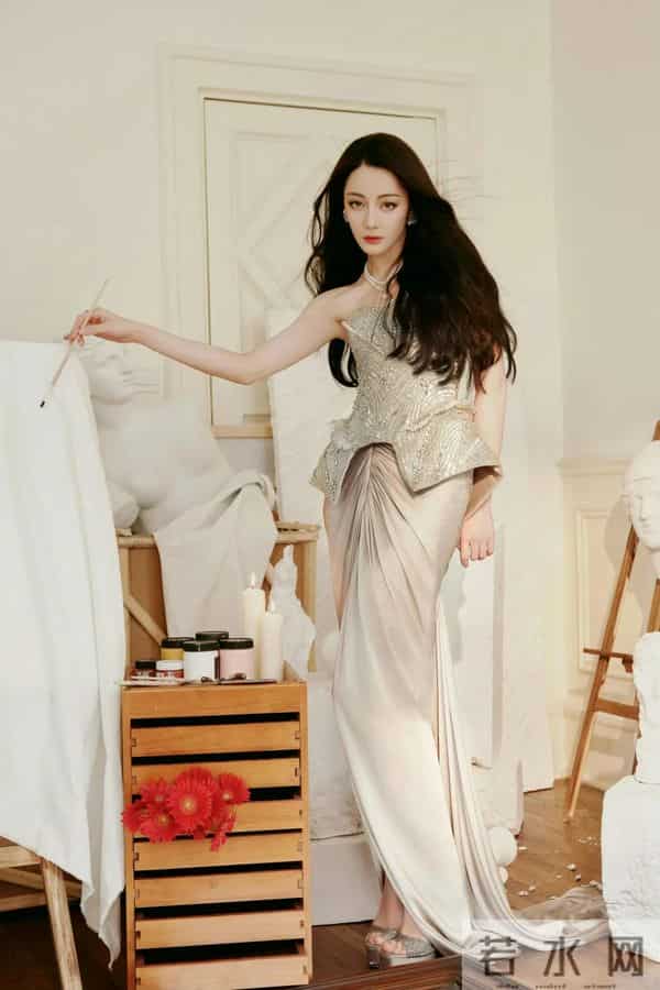 热巴这大长腿太绝美了吧。