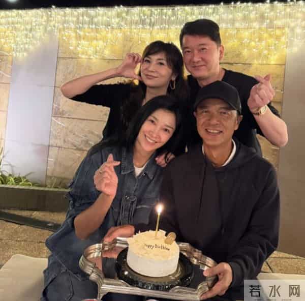 李克勤为妻庆生一脸沧桑，卢淑仪打扮简约显年轻，豪门邻居也在场