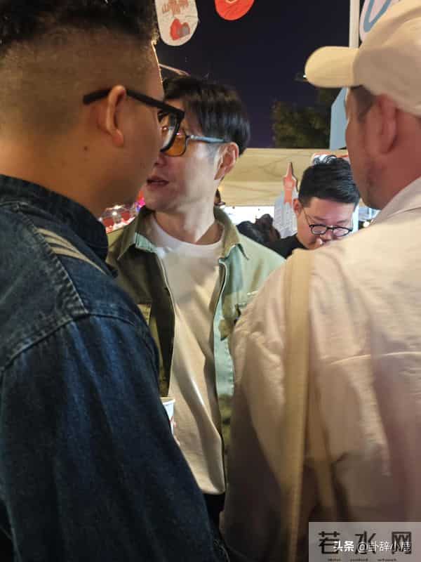 严屹宽现身泉州被偶遇,五官立体,实在太帅了 古装男神可不是吹的