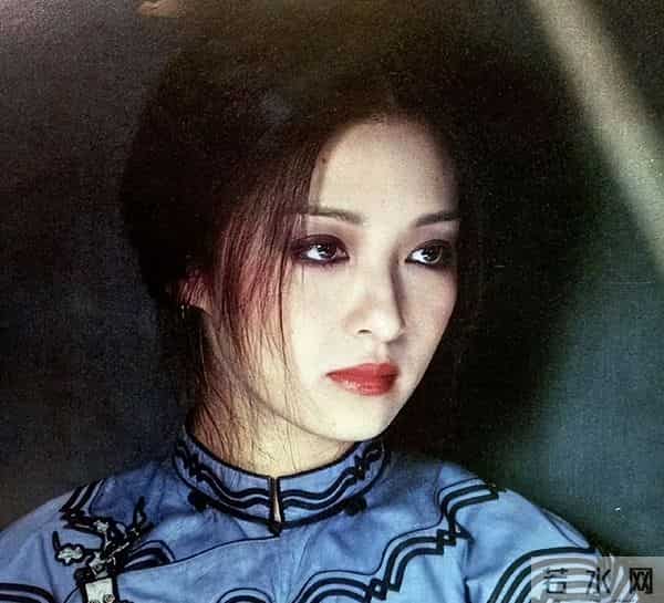 娱乐圈满族美女图鉴：每一位都貌美如花，谁最令你意想不到？