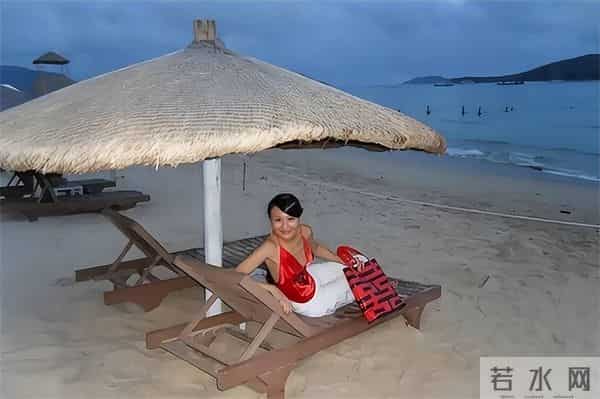 吃不饱、关禁闭，央视前才女国外过得生活苦，董卿想救她都难