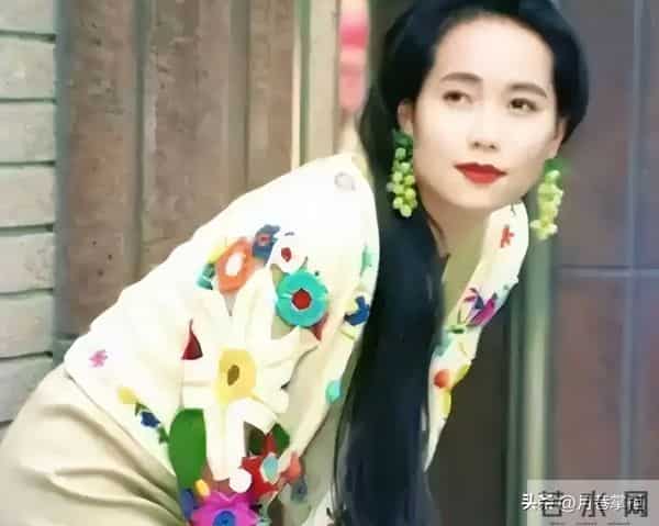 真相了！叶童真能忍，老公8次出轨不离婚，亲哥当保安也不搭手