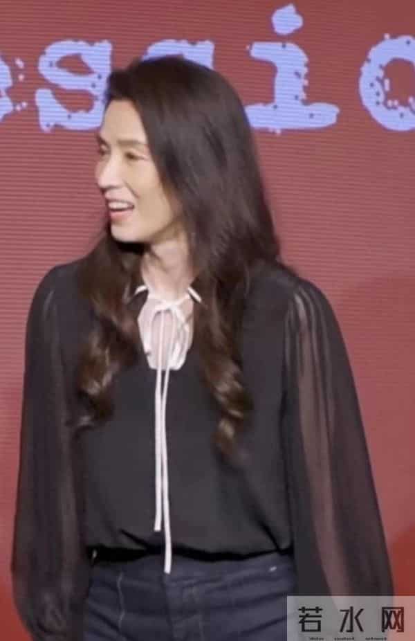 50多岁的叶全真告诉我们:有一种美,叫放弃抵抗,也叫清汤寡水