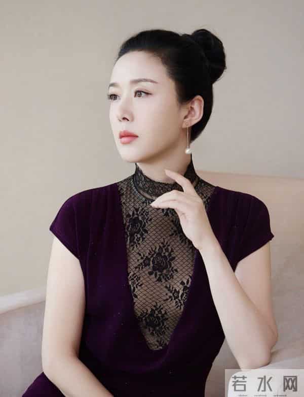 颜丹晨成电影红毯女王,红色泡泡裙惊艳全场,宋佳封后印小天蹭流