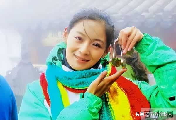 王媛可：因丈夫长得太帅倒追5年，婚后生下双胞胎，取名一模一样