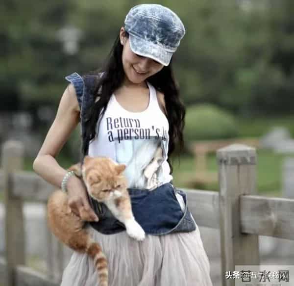 王媛可：因丈夫长得太帅倒追5年，婚后生下双胞胎，取名一模一样