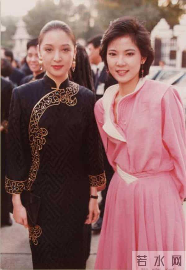 娱乐圈满族美女图鉴：每一位都貌美如花，谁最令你意想不到？