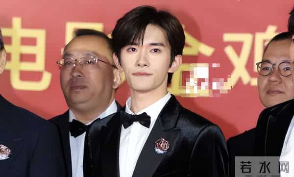 这一夜，金鸡奖成"照妖镜"姚晨脸肿，蒋勤勤歪嘴，佟丽娅褶子多