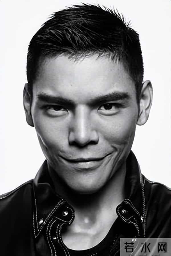 向太爆料：向佐曾经为弟弟向佑出头，打断了对方的手臂