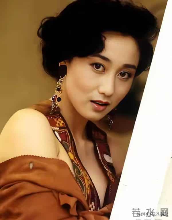 机关算尽太聪明?结婚26年后,一张照片暴露利智李连杰真实感情