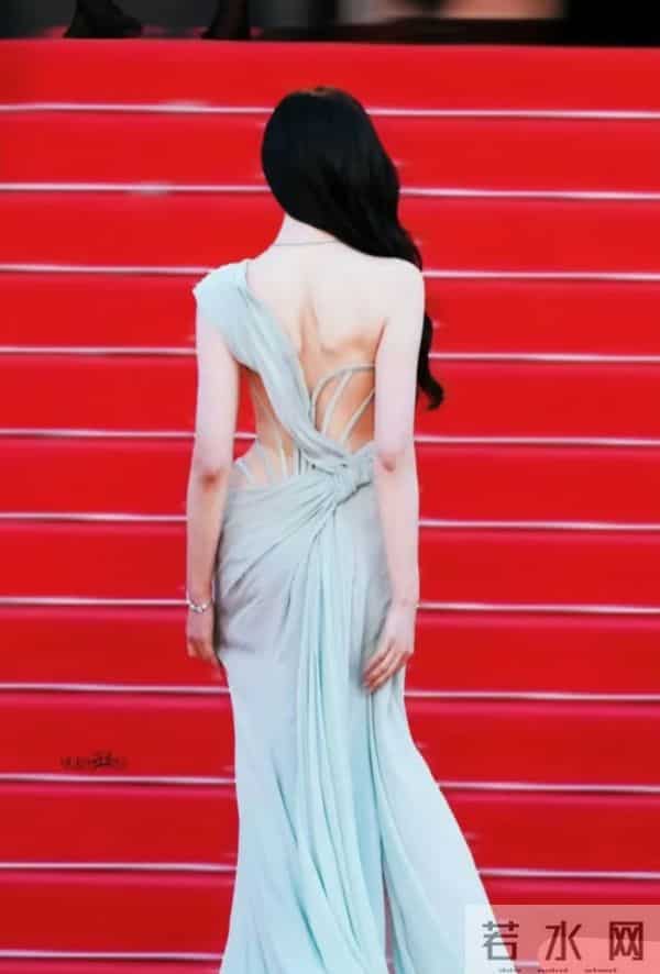 张天爱腰围有多绝？360度无死角纤腰抢镜，不愧是内娱身材范本