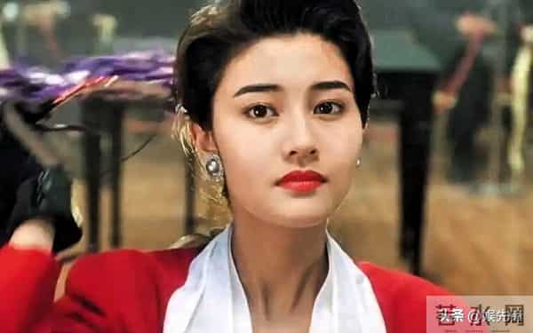 李嘉欣-当年被誉为香港第一美女,这盛世容颜谁能不动心