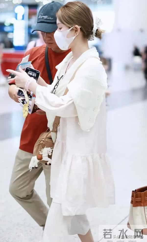 你知道吗?赵露思爸爸居然是赵公明,这潮流外形不进娱乐圈可惜了