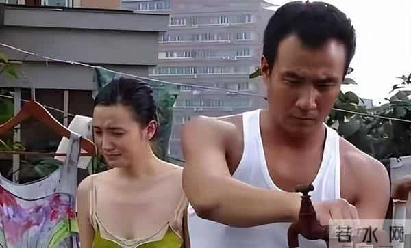 与名导同居多年绯闻缠身的宋佳，45岁再破天花板