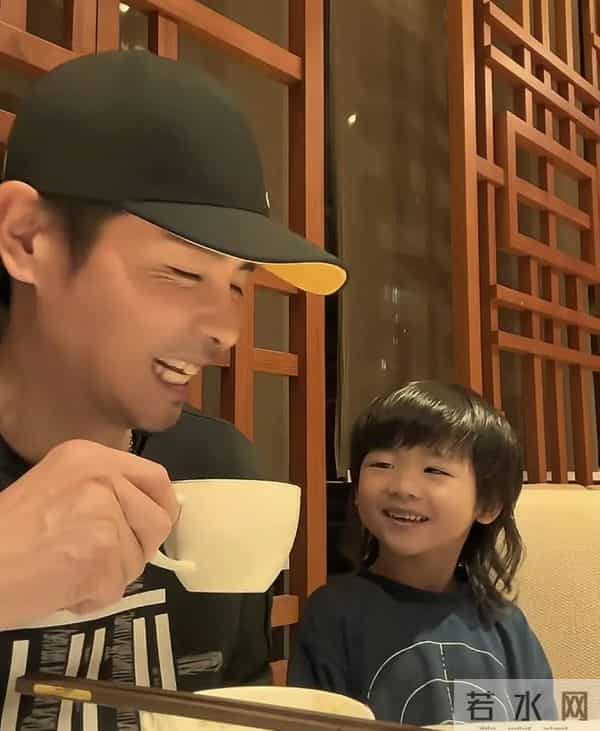 蔡少芬为小儿子庆生，她52岁了儿子才6岁，难怪一直拍戏不能退休