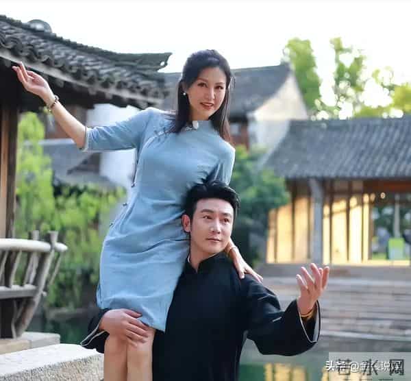 揭陈晓离婚内幕9个月，卓伟再爆离婚瓜：夫妻反目2年，男方学历高