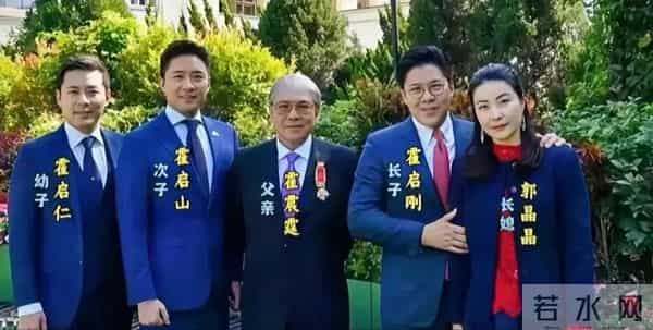 霍启仁婚礼照流出,老婆穿裹身裙小腹凸出似怀孕,看脸超像朱玲玲