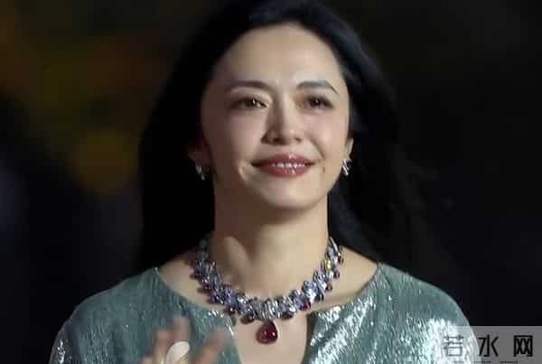 这一夜，金鸡奖成“照妖镜”姚晨脸肿，蒋勤勤歪嘴，佟丽娅褶子多