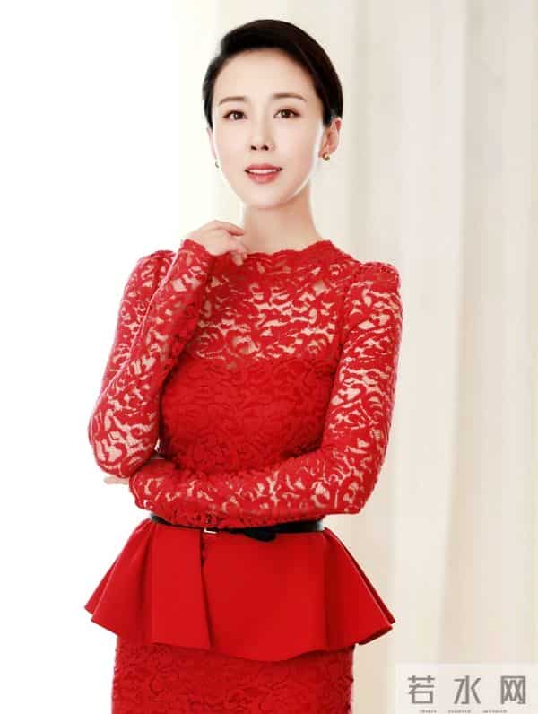 颜丹晨成电影红毯女王,红色泡泡裙惊艳全场,宋佳封后印小天蹭流