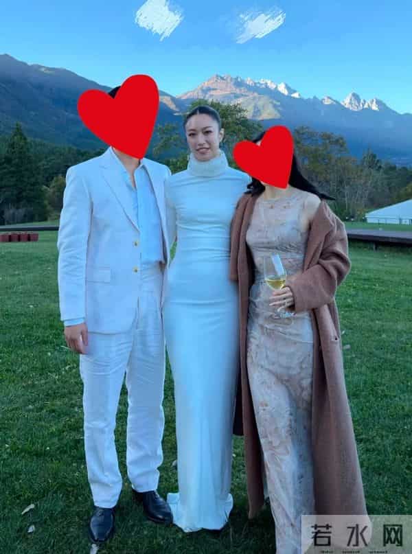 霍启仁婚礼照流出,老婆穿裹身裙小腹凸出似怀孕,看脸超像朱玲玲