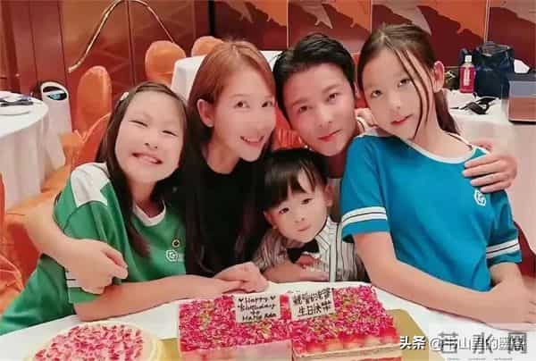 52岁蔡少芬现状让人心酸,脸垮不平,又瘦又老,一代女神也落寞了