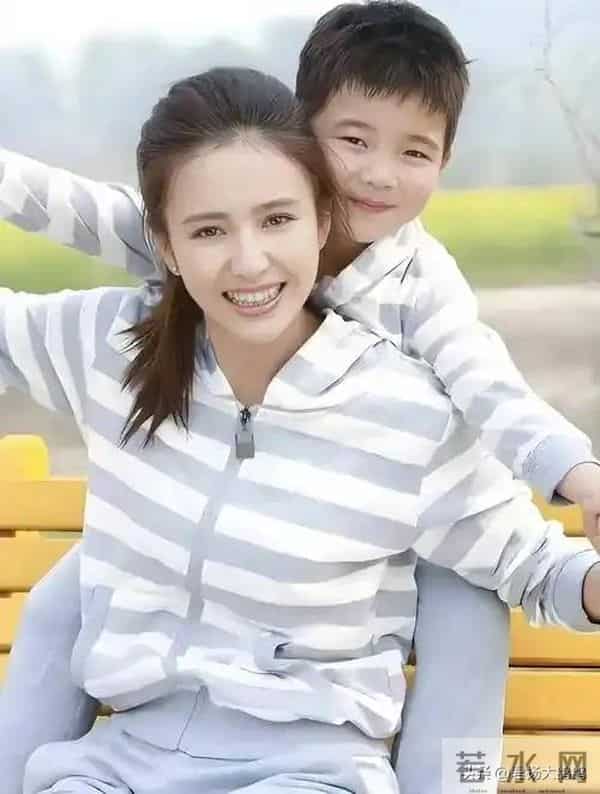 佟丽娅也没想到，前夫留给她的9岁儿子，已经可以为自己争光了