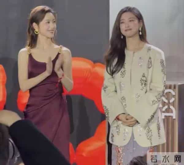 上海慈善晚宴妖艳四射的31岁章泽天，败给了全&39;裹&39;出镜的41岁朱珠