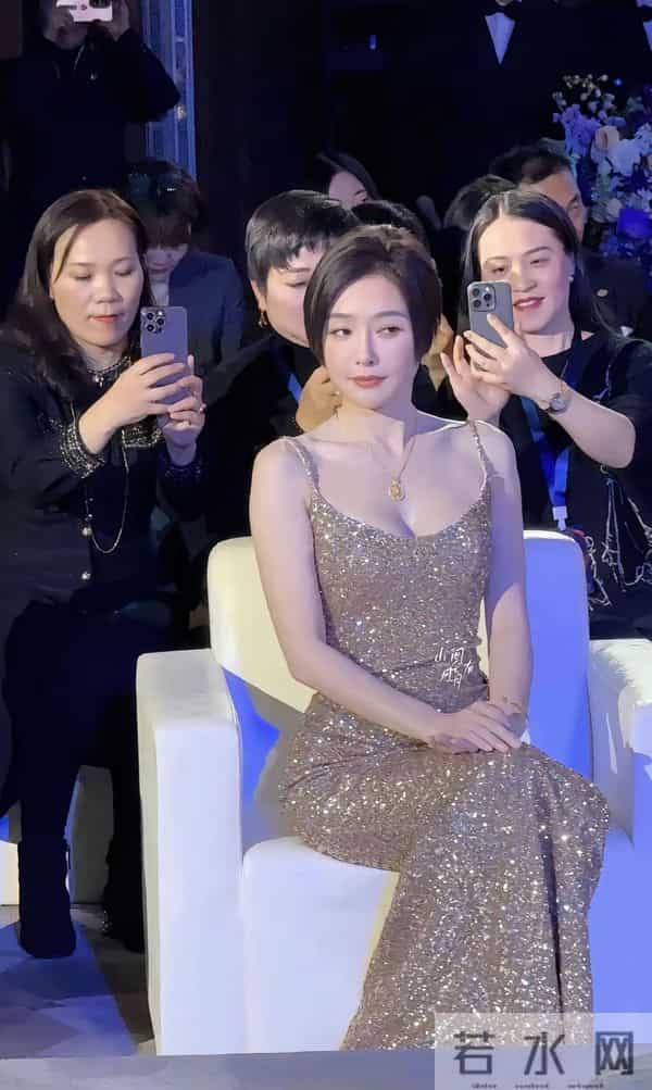 秦岚，还是长头发时候好看