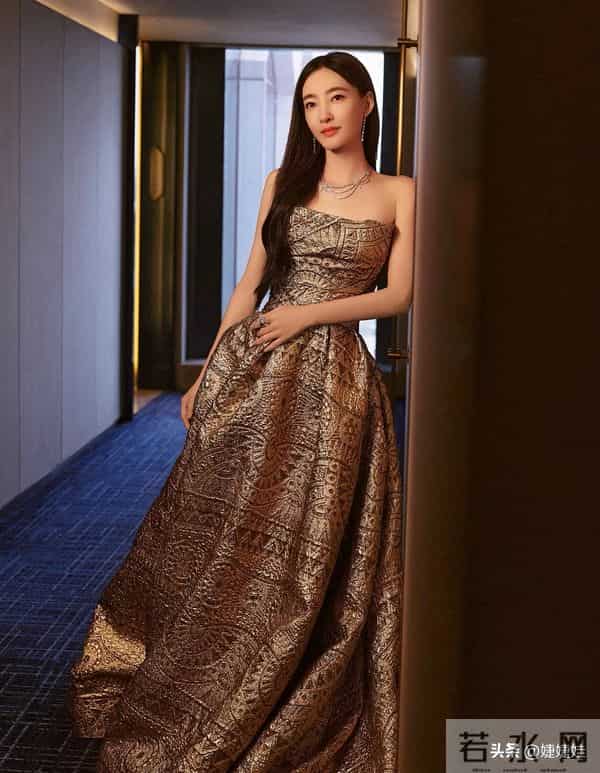 “素颜女神”王丽坤 身材高挑天生冷白皮,40岁看起来和20岁时一样