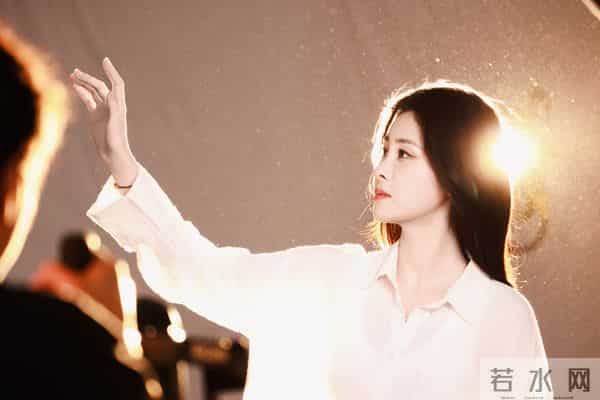 张碧晨白衬衫白月光与朱砂痣