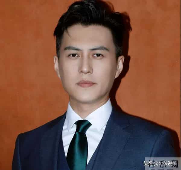 揭陈晓离婚内幕9个月，卓伟再爆离婚瓜：夫妻反目2年，男方学历高