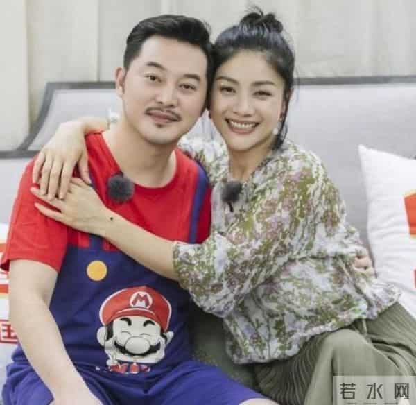 沙溢“亲脸”惹争议，宋雨琦后仰救场，同是已婚郑恺做法值得点赞