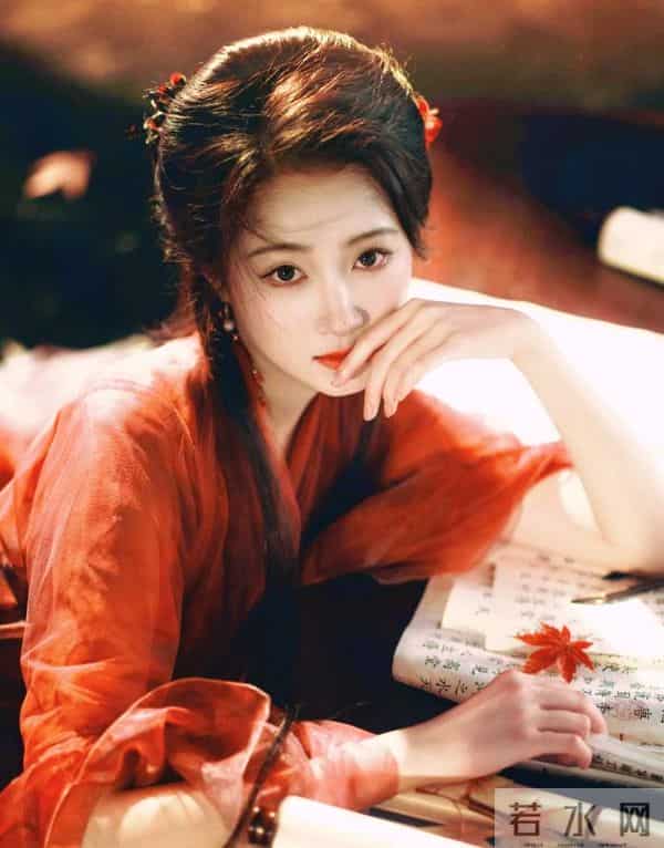 娱乐圈满族美女图鉴：每一位都貌美如花，谁最令你意想不到？