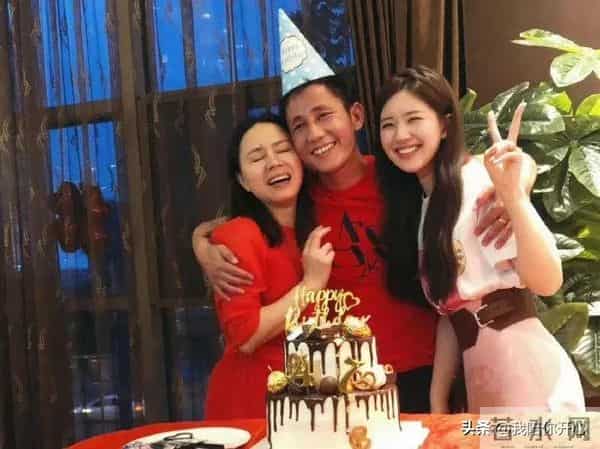 你知道吗?赵露思爸爸居然是赵公明,这潮流外形不进娱乐圈可惜了