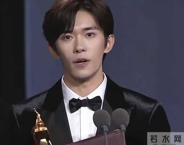 这一夜，金鸡奖成“照妖镜”姚晨脸肿，蒋勤勤歪嘴，佟丽娅褶子多