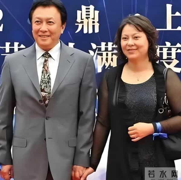 73岁唐国强好幸福老婆好养眼，大气优雅美丽动人！两人特有夫妻相