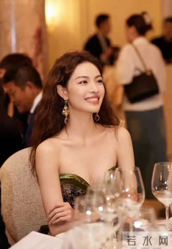 金鸡奖加持，钟楚曦与杨采钰、苗苗《芳华》姐妹情后人生分道扬镳