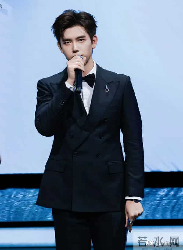 金鸡奖这一夜，人情世故，江湖地位，在宋佳身上体现得淋漓尽致