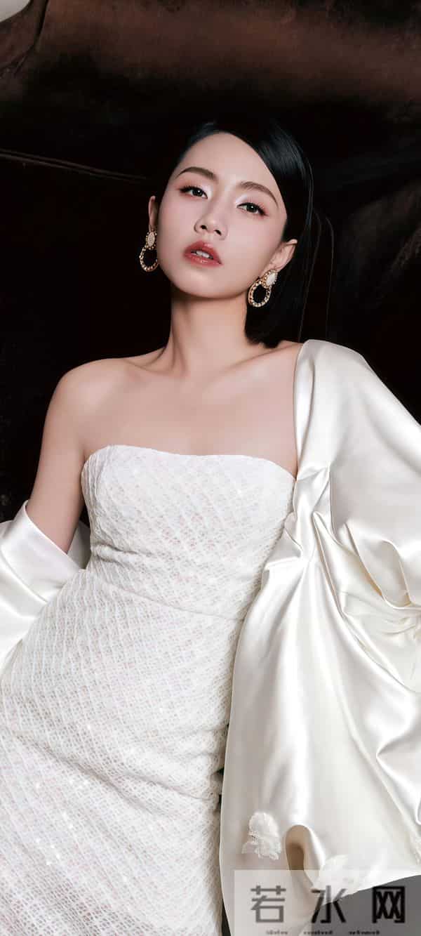 绝了！刘惜君写真杀疯了，御姐范碾压全场，网友：这姐藏得太深