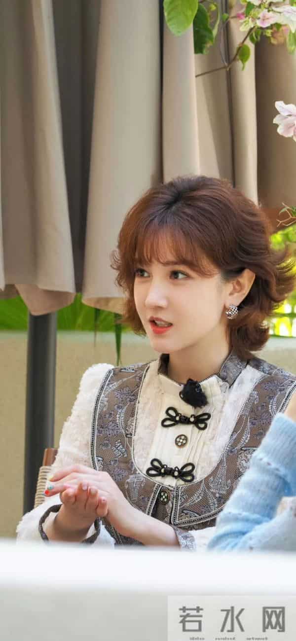 陈小纭|复古蕾丝裙配羊毛卷!这民国大小姐氛围感直接拉满