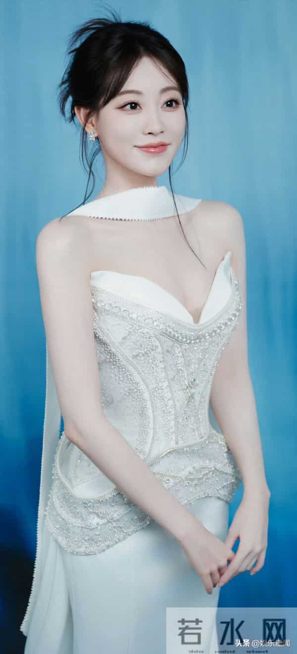 祝绪丹金鸡奖红毯,这个花瓶腰好绝!祝绪丹的身材管理没得说 !