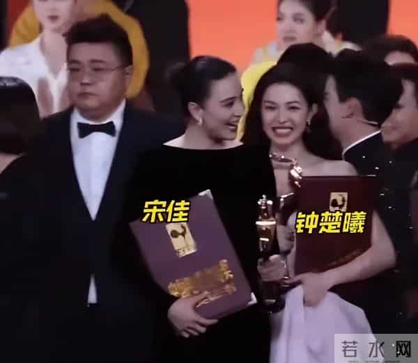 低情商还是野心家?争C位风波不到一个月,钟楚曦再一次“抢C位”