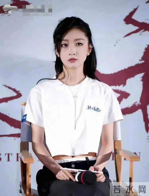 周冬雨这应该是长开了,越来越漂亮了